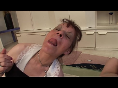 ❤️ To bestemødre og en bestefar har en trekant Kvalitetssex på porno no.extraclasswork.ru