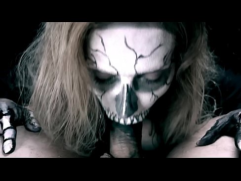 ❤️ Demon jente suger kuk med sin svarte munn og svelger cum. Kvalitetssex på porno no.extraclasswork.ru